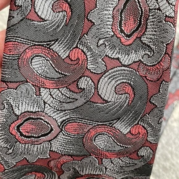 Christian Dior Mens Red Gray Paisley Abstract Neck Tie Business Career Office - Picture 8 of 9
